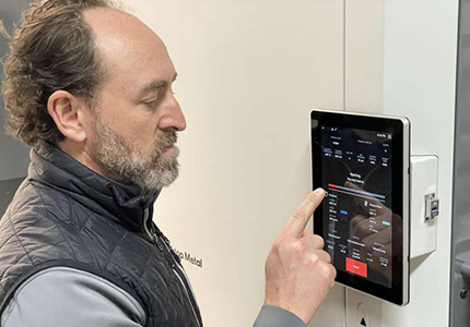 タッチスクリーンで簡単操作